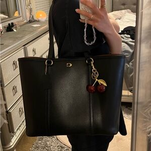 BRAND NEW UN-USED COACH BAG *includes dust bag and tag*